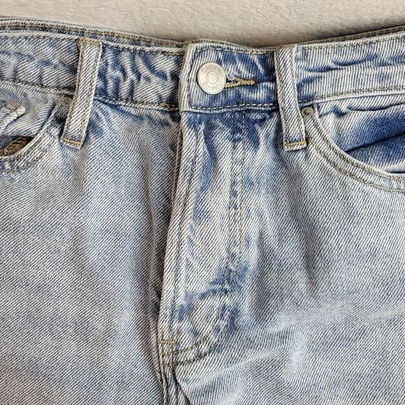 đ5/$25đSIMPLEâSOCIETYâDistressed CutâOffâShorts - Picture 4 of 9